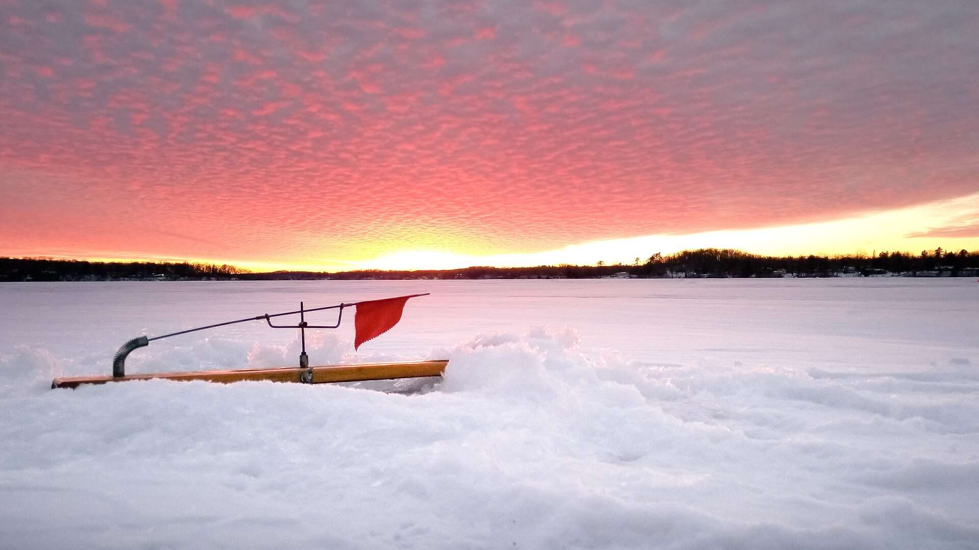 Best ice fishing tip up on frozen lake