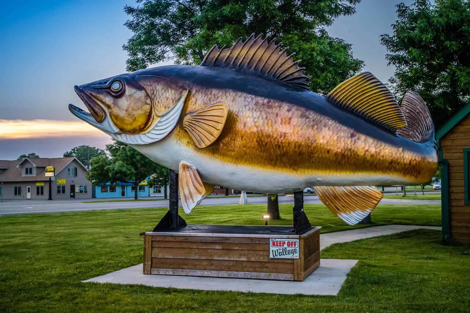 Best Time to Catch Walleye: A welcoming signboard at the entry point of the lake park